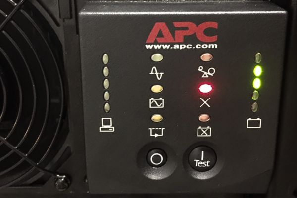 Sửa chữa UPS APC bo mạch khi có đèn báo lỗi